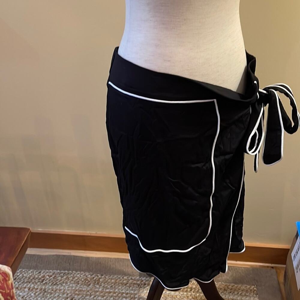 Universal Standard Wrap Skirt 12 Piped Detail Side Tie Retro Black White